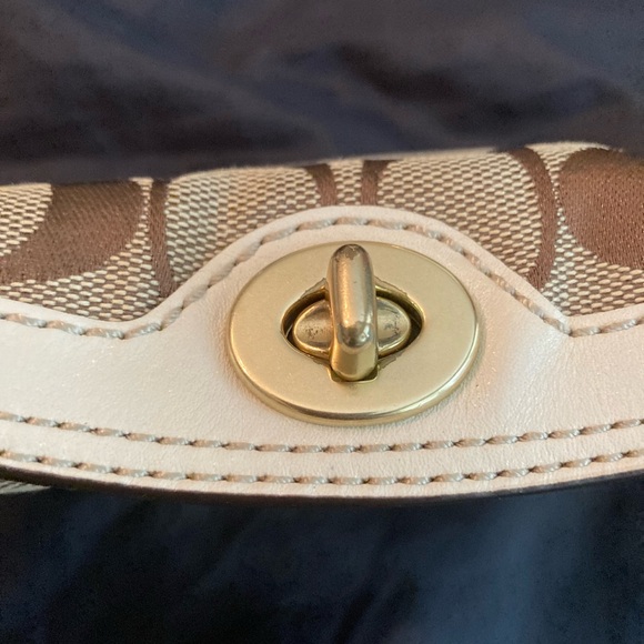 Vintage Coach Turn Lock Top Wristlet - Picture 6 of 7
